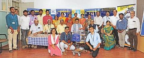 விருது பெற்ற மாணவ, மாணவிகளுடன் சேலம் தியாகராஜர் பாலிடெக்னிக் கல்லூரி  மற்றும் சோனா பொறியியல் கல்லூரி நிர்வாகிகள் மற்றும் கல்லூரி முதல்வர், பேராசிரியர்கள்.