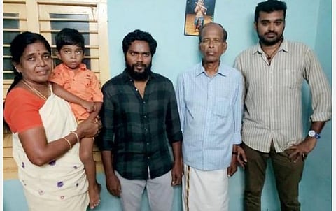 பெற்றோர், பா.ரஞ்சித் ஆகியோருடன் அருண்