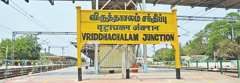 விருத்தாசலம் ரயில் நிலைய சந்திப்பு.