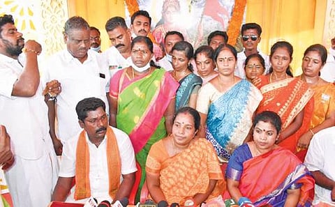 கடலூரில் பாஜக மகளிரணி தலைவர் வானதி சீனிவாசன் எம்எல்ஏ பேட்டியளித்தார்.