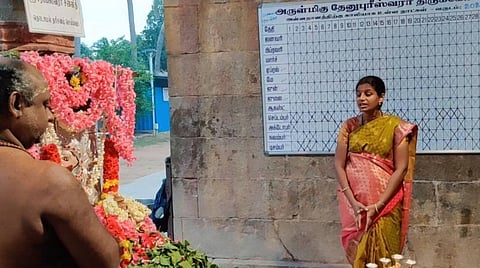 பெண் ஓதுவார் சுஹாஞ்சனா.