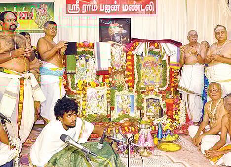 ரங்கத்தில் நடைபெற்ற ராம் பஜன் மண்டலியின் 45-வது பாகவத சம்மேளனம் மற்றும்  சீதா ராம கல்யாண நிகழ்ச்சியில் பங்கேற்றோர்.