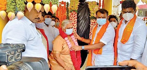 திருப்பூரில் 2-வது நாளாக ‘மக்கள் ஆசி யாத்திரை' பயணம் :  உடுமலையில் மத்திய இணை அமைச்சர் எல்.முருகனுக்கு வரவேற்பு