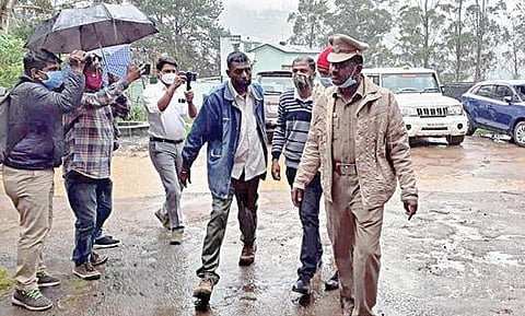 உதகையில் உள்ள நீலகிரி மாவட்ட காவல்துறை கண்காணிப்பாளரின் பழைய  அலுவலகத்தில் நடைபெற்ற விசாரணையில் ஆஜராக வந்த சயான்.