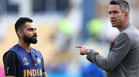 இந்திய அணியின் கேப்டன் கோலி, கெவின் பீட்டர்ஸன் | கோப்புப் படம்.