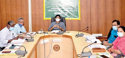 திருநெல்வேலி மாவட்ட விவசாயிகள் குறைதீர் கூட்டம் காணொலி காட்சி வாயிலாக ஆட்சியர் விஷ்ணு தலைமையில் நடைபெற்றது.