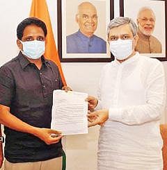 மத்திய அமைச்சர் அஸ்வினி வைஷ்ணவிடம் கோரிக்கை மனு அளித்த சு.வெங்கடேசன் எம்பி.