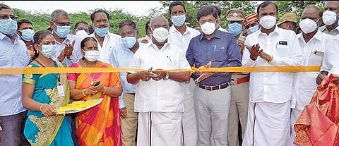 செஞ்சியில் புதுப்பிக்கப்பட்ட உழவர் சந்தையை அமைச்சர் மஸ்தான் திறந்து வைத்தார்.