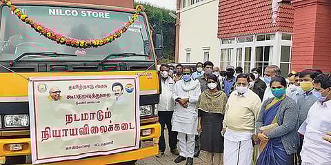 நீலகிரியில் 32 நடமாடும் ரேஷன் கடைகளால் 4,059 பேர் பயன் :  வனத்துறை அமைச்சர் கா.ராமச்சந்திரன் தகவல்