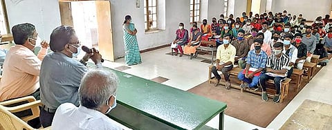 திருவண்ணாமலை அரசு கலைக்கல்லூரியில் மாணவர் சேர்க்கைக்கான கலந்தாய்வு நேற்று நடைபெற்றது.