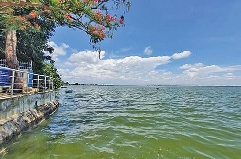 முழுக் கொள்ளளவுடன் வீராணம் ஏரி.