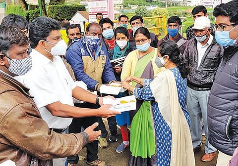 நீலகிரி மாவட்டத்தில் -  வனத்துறையின் கட்டுப்பாட்டில் உள்ள : சுற்றுலா தலங்களை திறக்க கோரிக்கை :