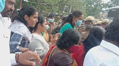 கே.டி.ராகவனை கைது செய்யக் கோரி சென்னையில் காங்கிரஸ் கட்சி போராட்டம்