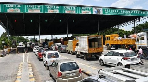 சென்னையை சுற்றியுள்ள பரனூர் உள்ளிட்ட 5 சுங்கச்சாவடிகளில் கட்டணம் வசூல் செய்யப்படுவதை நிறுத்த நடவடிக்கை: சட்டப்பேரவையில் அமைச்சர் எ.வ.வேலு தகவல்