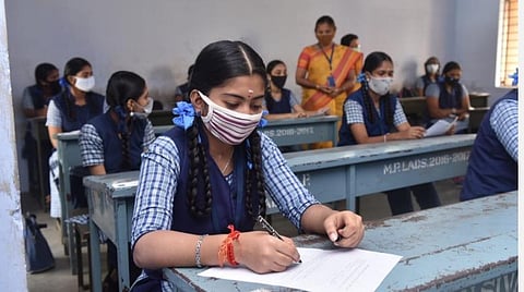 புதுச்சேரியில் பள்ளிகள் திறப்பு; பேருந்துகள் இயங்காது; மதிய உணவில்லை என அறிவிப்பு