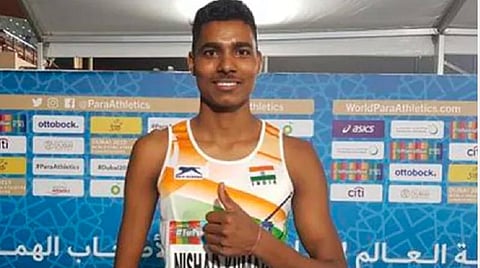 டோக்கியோ பாராலிம்பிக் உயரம் தாண்டுதலில் வெள்ளி வென்றார் இந்திய வீரர் நிஷாத் குமார்