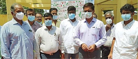 வேலூர் மாநகராட்சியில் அம்ருத் திட்டத்தில் கட்டி முடிக்கப்பட்ட மேல்நிலை நீர்த்தேக்கத் தொட்டி திறப்பு விழாவில் பங்கேற்ற மாவட்ட ஆட்சியர் குமாரவேல் பாண்டியன்.