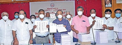 கள்ளக்குறிச்சி மாவட்ட வாக்காளர் பட்டியலை ஆட்சியர் பி.என்.தர் வெளியிட்டார்.