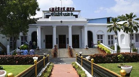 பட்ஜெட் கூட்டத் தொடர் நடக்கும் நிலையில் முன் அறிவிப்பின்றி மூடப்பட்ட புதுவை சட்டப்பேரவை பின்வாசல்