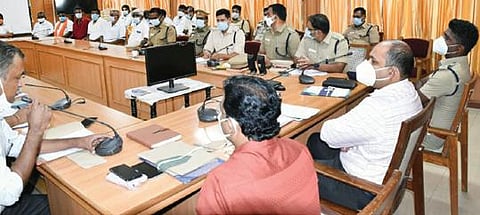 ஈரோடு மாவட்டத்தில் விநாயகர் சதுர்த்தி விழா நடைபெறுவது தொடர்பான ஆலோசனைக் கூட்டம்  ஆட்சியர் எச்.கிருஷ்ணன் உண்ணி தலைமையில் நடந்தது.