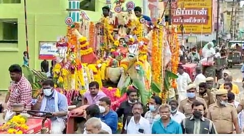 ஓபிஎஸ் மனைவி உடல் இறுதி அஞ்சலிக்குப் பிறகு பெரியகுளத்தில் தகனம்