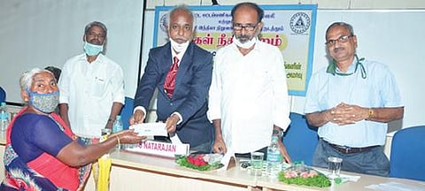 மக்கள் நீதிமன்ற அமர்வில், என்எல்சிக்கு நிலம் வழங்கியவருக்கு கூடுதல் இழப்பீட்டுத் தொகை வழங்கப்பட்டது.