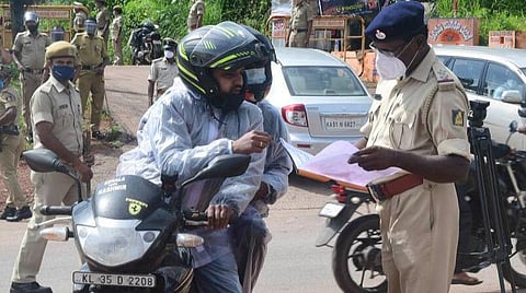 கர்நாடகா வரும் கேரள பயணிகளுக்கு கரோனா நெகட்டிவ் சான்றிதழ் கட்டாயம்