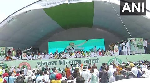 முசாபர் நகரில் நடக்கும் மகா பஞ்சாயத்தில் பங்கேற்க வந்த விவசாயிகள் | படம்: ஏஎன்ஐ.