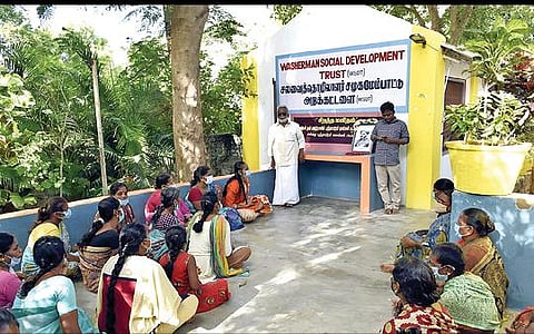 திருவண்ணாமலையில் எக்ஸ்னோரா சார்பில் வ.உ.சிதம்பரனார் பிறந்தநாள் விழா நேற்று நடைபெற்றது. அடுத்த படம்: சலவை தொழிலாளர் சமூக மேம்பாட்டு அறக்கட்டளை சார்பில் வ.உ.சி., பிறந்தநாள் விழா நேற்று கொண்டாடப்பட்டது.