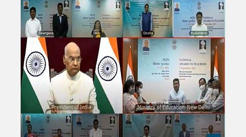 ஆசிரியர் தினத்தில் பிரதமர் மோடி வாழ்த்து- 44 ஆசிரியர்களுக்கு தேசிய விருது: குடியரசுத் தலைவர் வழங்கி கவுரவித்தார்