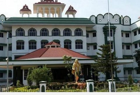 இந்திய சட்ட ஆணையத்துக்கு 3 மாதத்தில் தலைவர், உறுப்பினர்கள்: மத்திய அரசுக்கு உயர் நீதிமன்றம் உத்தரவு