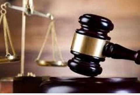 போலியாக வழக்குப் பதிவு: ஓய்வு பெற்ற சார்பு ஆய்வாளரைக் கைது செய்ய உயர் நீதிமன்றம் உத்தரவு