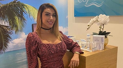 தன்னை தானே திருமணம் செய்து கொண்ட பிரேசில் மாடல்