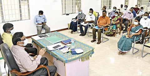 சேலத்தில் தென்மேற்கு பருவ மழையால் பாதிக்கப்பட்ட பகுதிகளில் சீரமைப்பு பணி மற்றும் முன்னெச்சரிக்கை நடவடிக்கை மேற்கொள்வது குறித்த ஆலோசனைக் கூட்டத்தில் ஆட்சியர் கார்மேகம் பேசினார்.