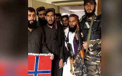 காபூலில் நார்வே தூதரகத்தை கைப்பற்றிய தலிபான்கள்: குழந்தைகளின் புத்தகங்களை அழிக்க உத்தரவு