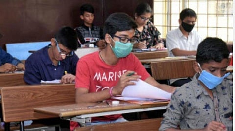 நாளை நீட் தேர்வு: தமிழகத்தில் 18 நகரங்களில் 1,10,971 பேர் எழுதுகின்றனர்