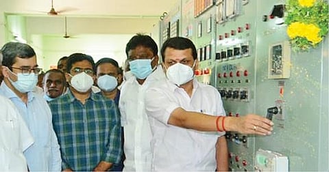 திருநெல்வேலி மேலப்பாளையம் துணை மின் நிலையத்தில் ரூ.2.42 கோடி மதிப்பிலான மின்மாற்றியை மின்துறை அமைச்சர் செந்தில் பாலாஜி தொடங்கி வைத்தார். படம்: மு. லெட்சுமி அருண்.