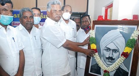 ஈரோடு இந்திய கம்யூனிஸ்ட் கட்சி அலுவலகத்தில் மகாகவி பாரதியாரின் படத்திற்கு, அக்கட்சியின் மாநிலச் செயலாளர் முத்தரசன் மாலை அணிவித்து மரியாதை செலுத்தினார்.