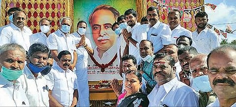 பல்லடத்தில் எம்.எஸ்.எம்.ஆனந்தன் தலைமையில்  -  அண்ணா பிறந்தநாள் கொண்டாட்டம் :