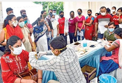 தமிழகம் முழுவதும் நாளை மெகா தடுப்பூசி முகாம்