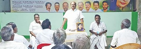 சிதம்பரத்தில் அதிமுக சார்பில் நடந்த உள்ளாட்சி இடைத் தேர்தல் ஆலோசனைக் கூட்டத்தில் எம்எல்ஏ பாண்டியன் பேசினார்.