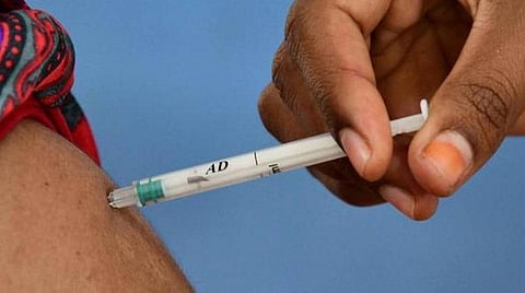 கரோனா தடுப்பூசி போட்டுக் கொண்டால் வீட்டுமனைப் பட்டா: குலுக்கல் முறையில் பரிசளிப்பு என பவானி வட்டாட்சியர் அறிவிப்பால் உற்சாகம்