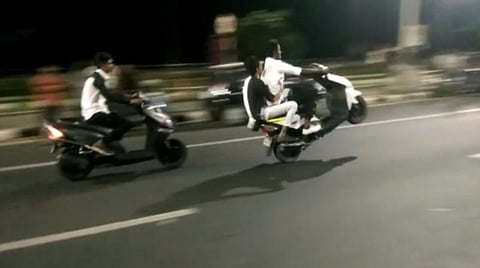 பைக் ரேஸ்: விதிமுறை மீறல் அல்ல, உயிராபத்து விளைவிக்கும் குற்றம்