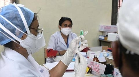 ஒரே நாளில் 96.46 லட்சம் கரோனா தடுப்பூசி