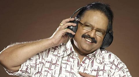 எஸ்.பி.பாலசுப்ரமணியம் நினைவு நாள்: 60ஸ் கிட்ஸையும் 2கே கிட்ஸையும் சமமாகக் கவர்ந்தவர் 