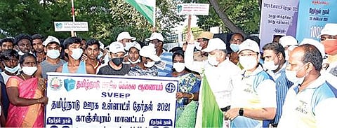 காஞ்சிபுரத்தில் நடைபெற்ற சுதந்திர ஓட்டம் 2.0-ஐ கொடியசைத்து தொடங்கி வைக்கிறார் மாவட்ட ஆட்சியர் மா.ஆர்த்தி.