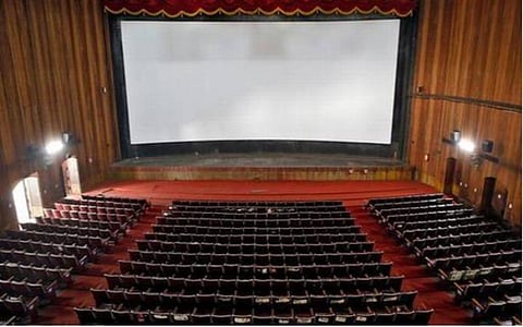 மகாராஷ்டிராவில் திரையரங்குகள் திறப்பு: 24 படங்களின் வெளியீட்டு தேதிகளை ஒரே நேரத்தில் அறிவித்த பாலிவுட்