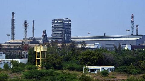 தூத்துக்குடி ஸ்டெர்லைட் ஆலையில் இருக்கும் மூலப்பொருட்களை வெளியேற்ற அனுமதி தர முடியாது: உயர் நீதிமன்றத்தில் அரசு தகவல்