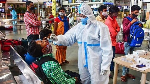 இந்தியாவில் குறையும் அன்றாட கரோனா பாதிப்பு: கடந்த 24 மணி நேரத்தில் 18,870 பேருக்கு தொற்று உறுதி, 378 பேர் பலி