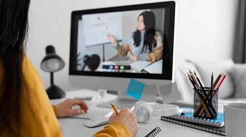 இணையவழிக் கல்வியால் சிதைந்த இளைய தலைமுறை